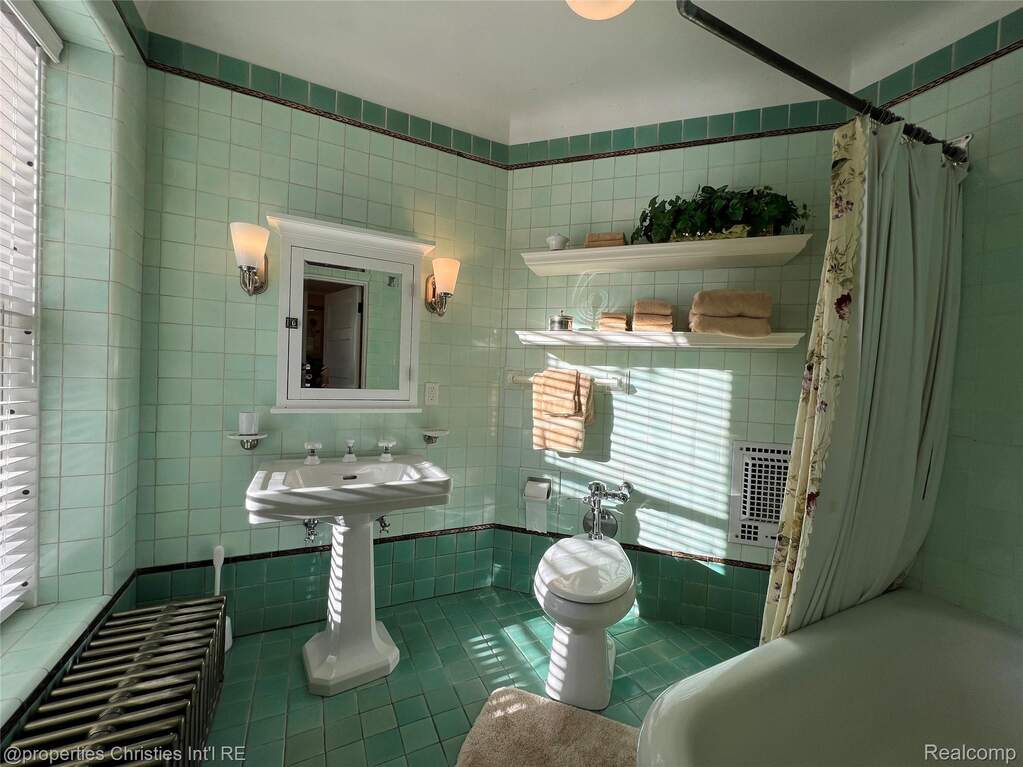 5 Bedroom Single Family Home/House's Image 70