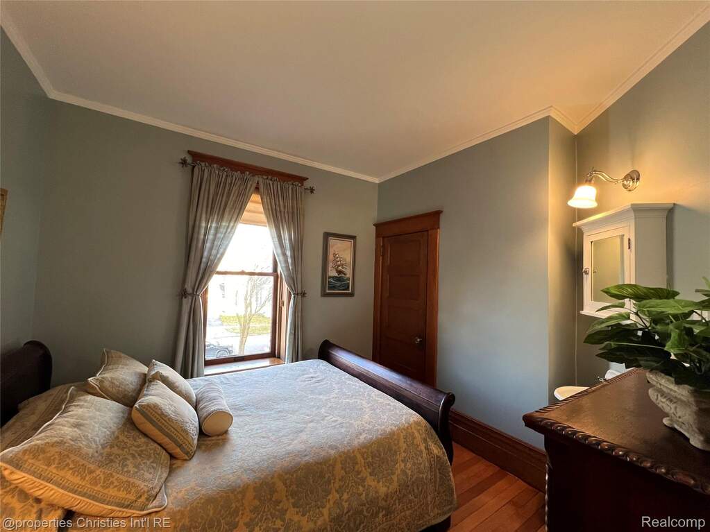 5 Bedroom Single Family Home/House's Image 74
