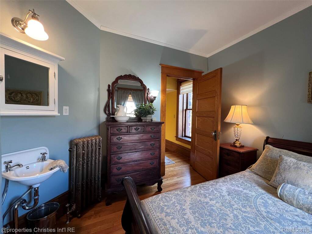 5 Bedroom Single Family Home/House's Image 75
