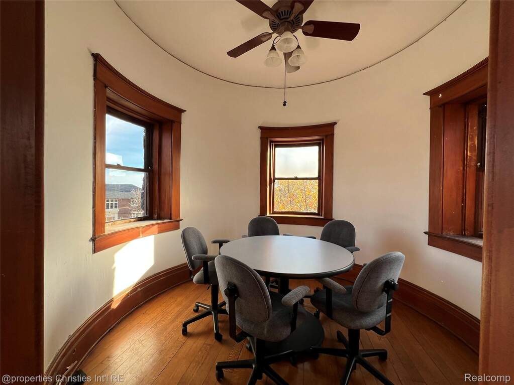 5 Bedroom Single Family Home/House's Image 76