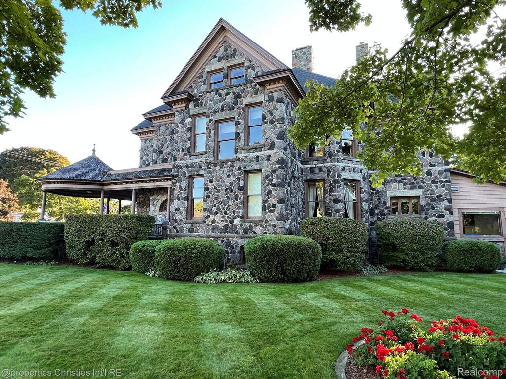 5 Bedroom Single Family Home/House's Image 88