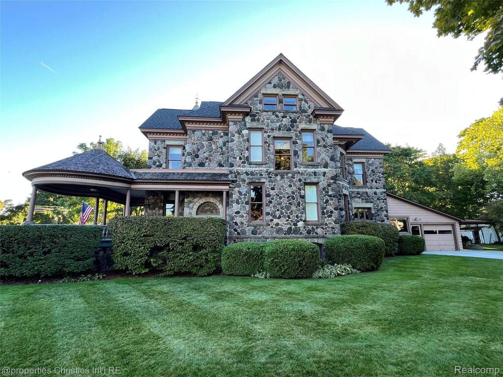 5 Bedroom Single Family Home/House's Image 89