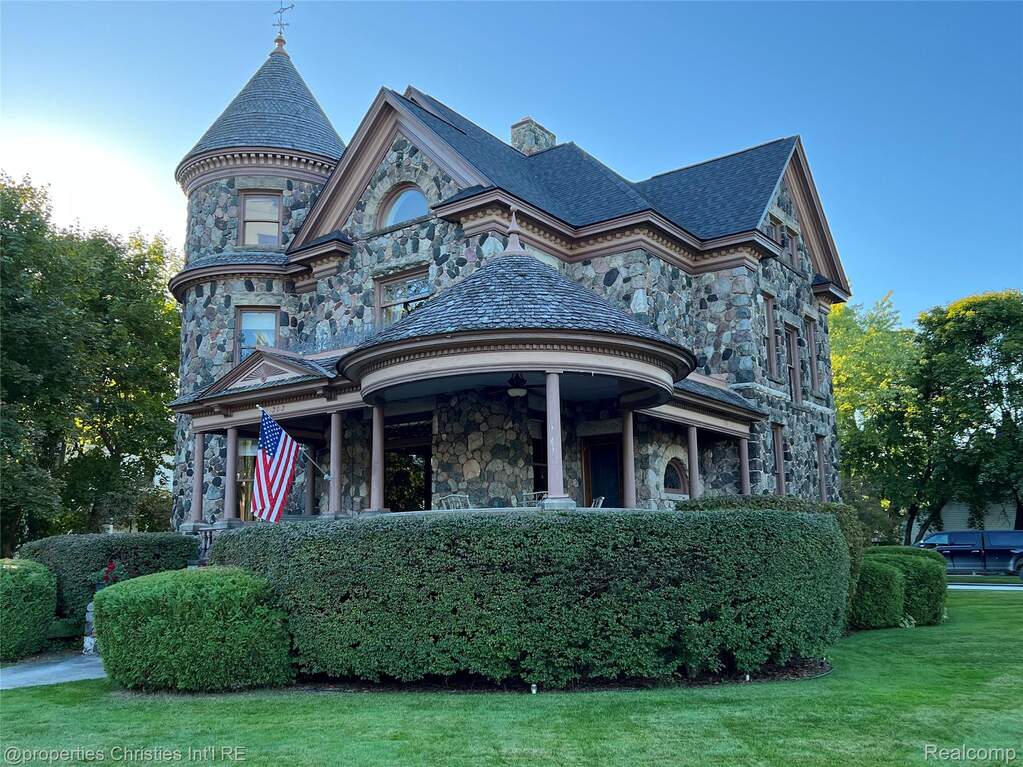 5 Bedroom Single Family Home/House's Image 90