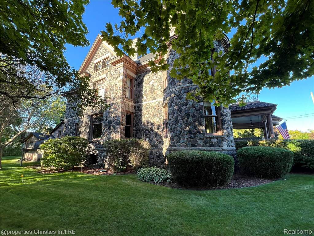 5 Bedroom Single Family Home/House's Image 93