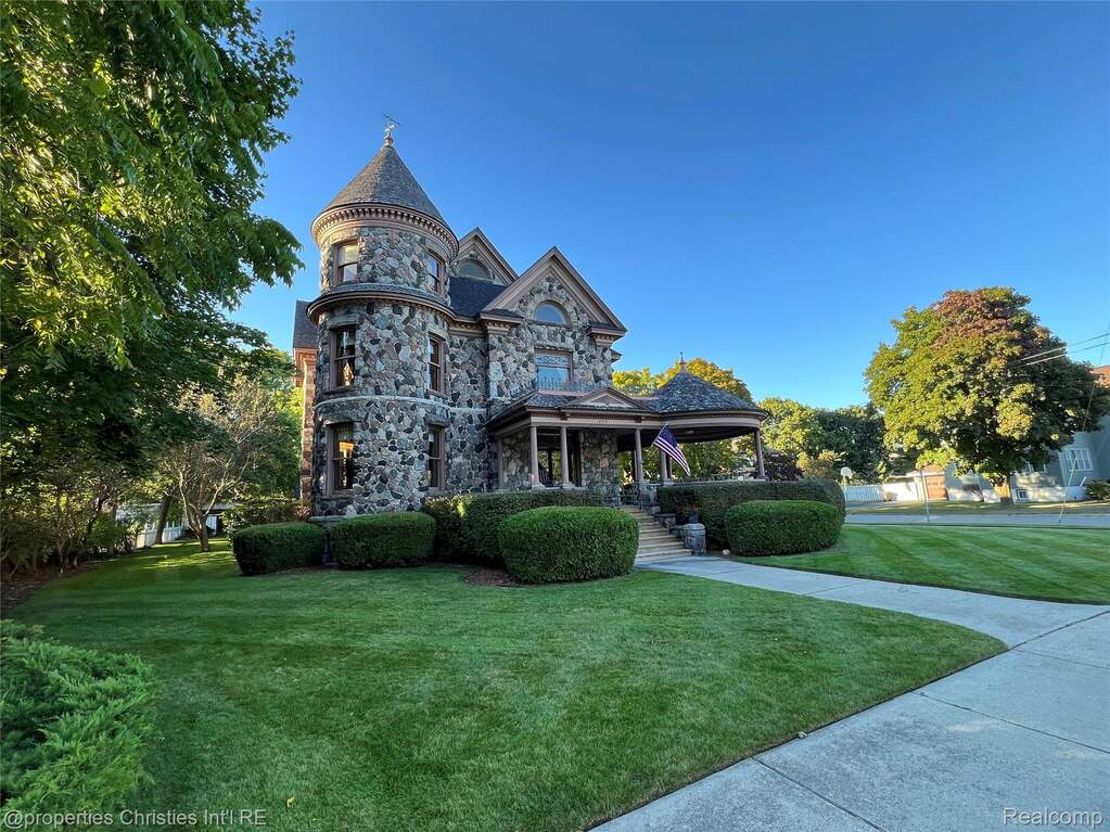 5 Bedroom Single Family Home/House's Image 94