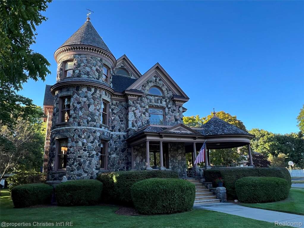 5 Bedroom Single Family Home/House's Image 95