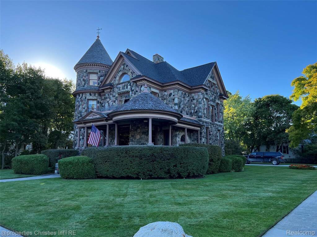 5 Bedroom Single Family Home/House's Image 96