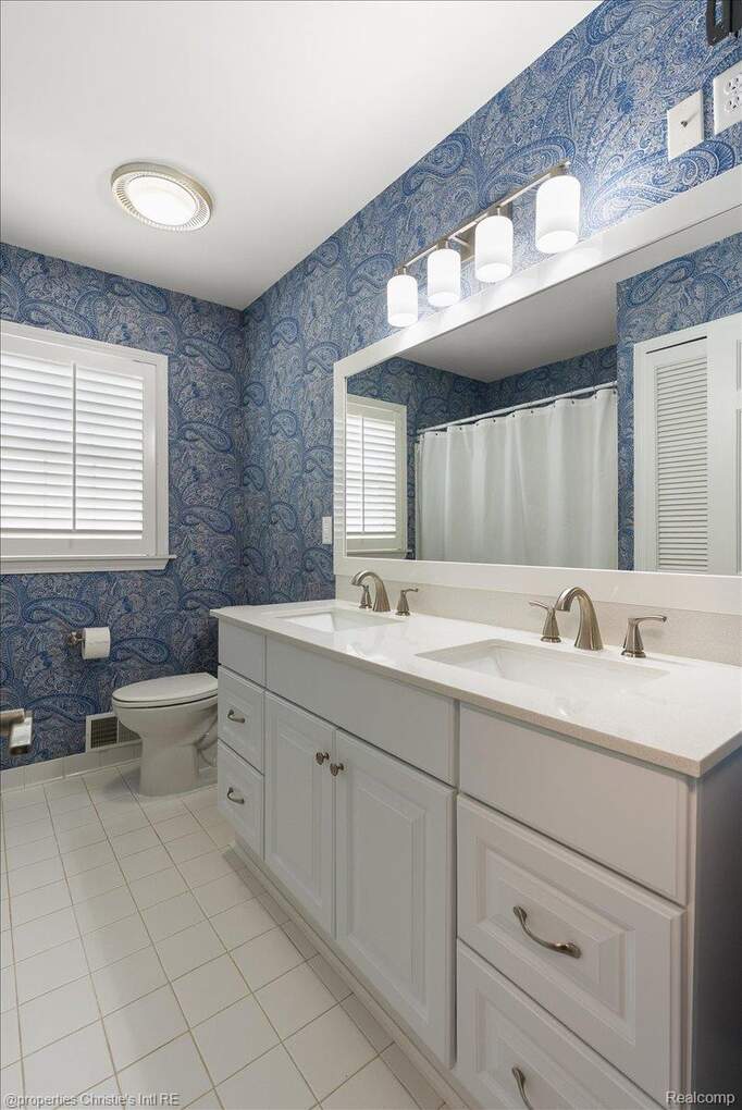 3 Bedroom Single Family Home/House's Image 32