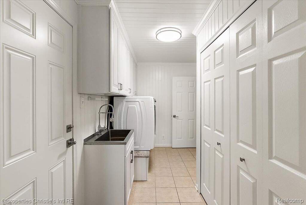 3 Bedroom Single Family Home/House's Image 42