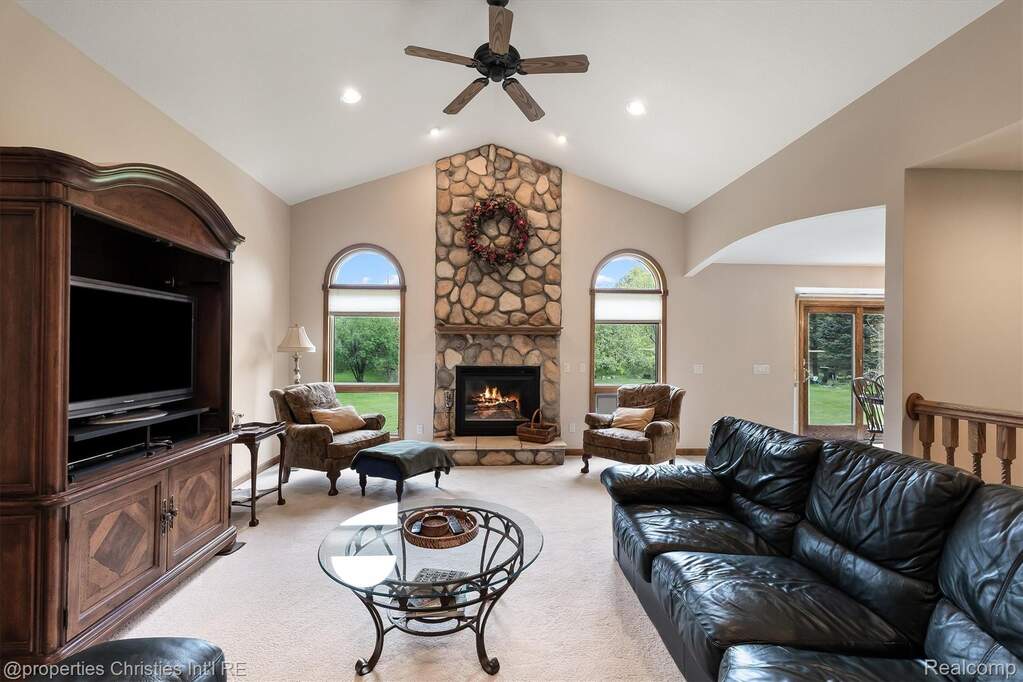 3 Bedroom Single Family Home/House's Image 12