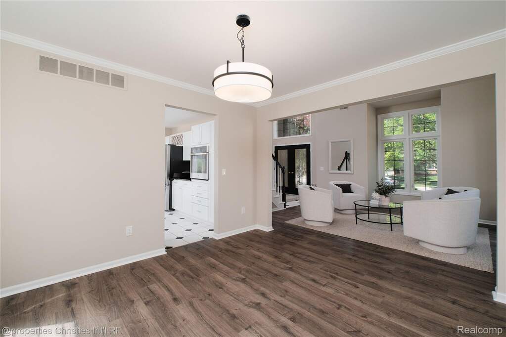 4 Bedroom Single Family Home/House's Image 7