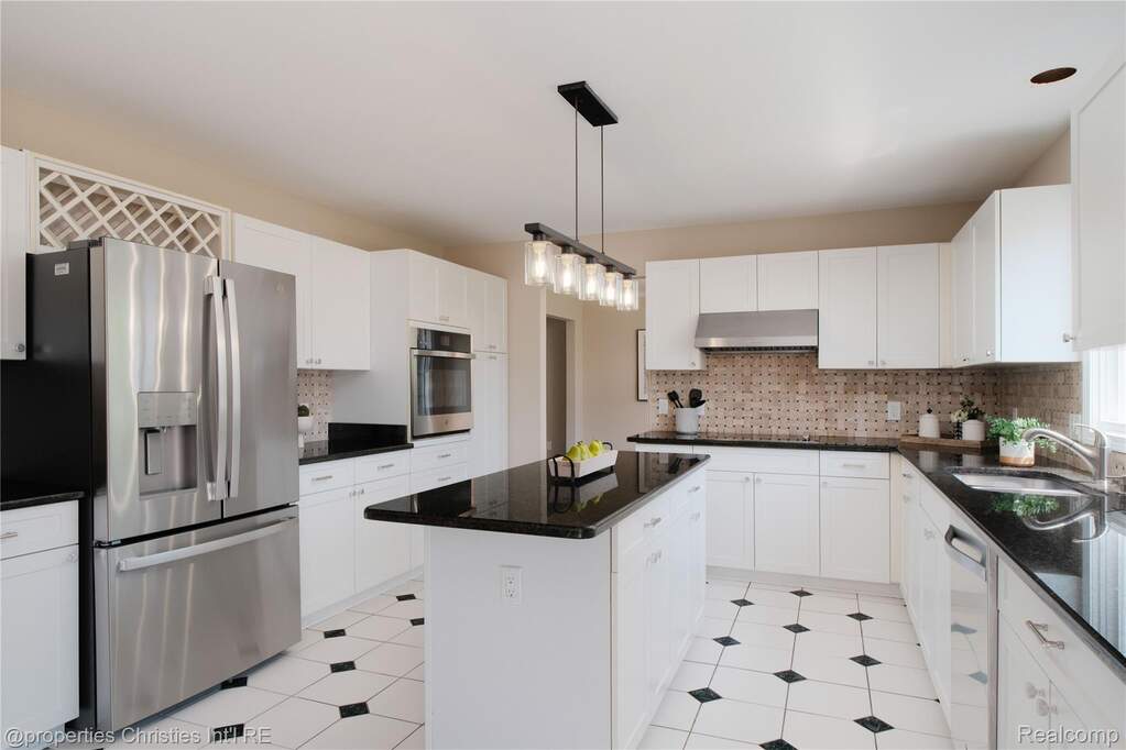 4 Bedroom Single Family Home/House's Image 8