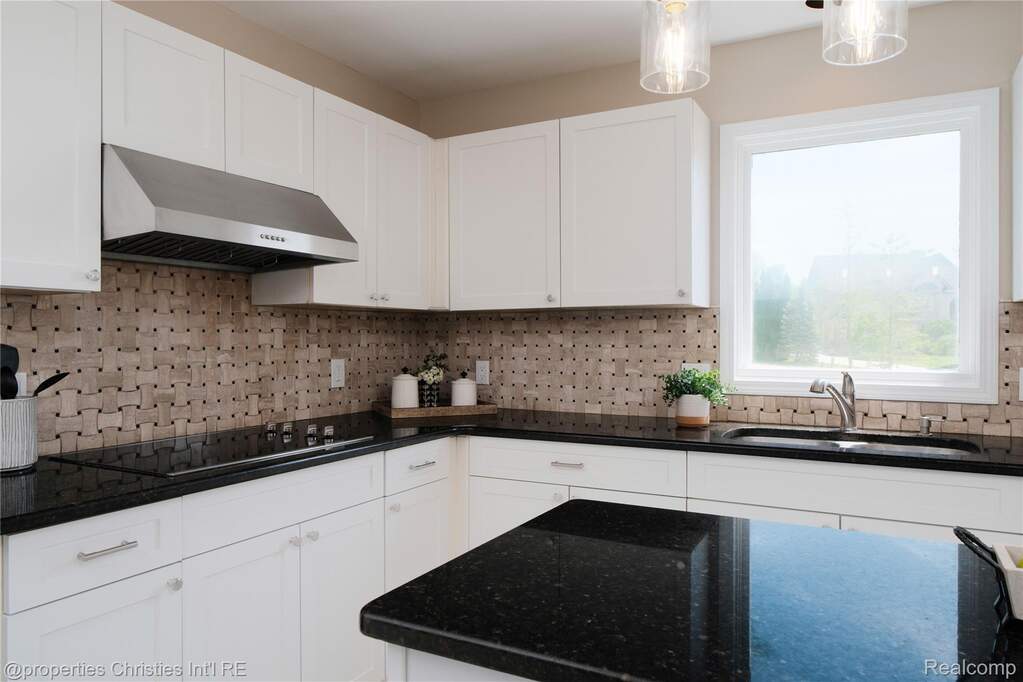 4 Bedroom Single Family Home/House's Image 10