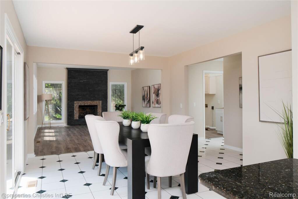 4 Bedroom Single Family Home/House's Image 12