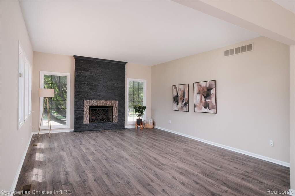 4 Bedroom Single Family Home/House's Image 14