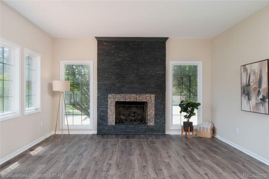 4 Bedroom Single Family Home/House's Image 15