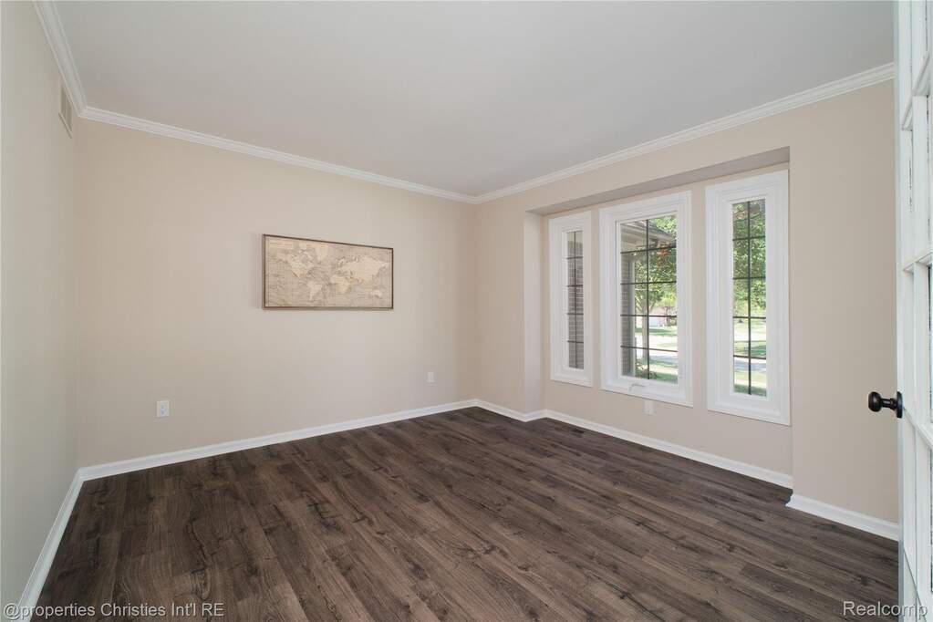 4 Bedroom Single Family Home/House's Image 17