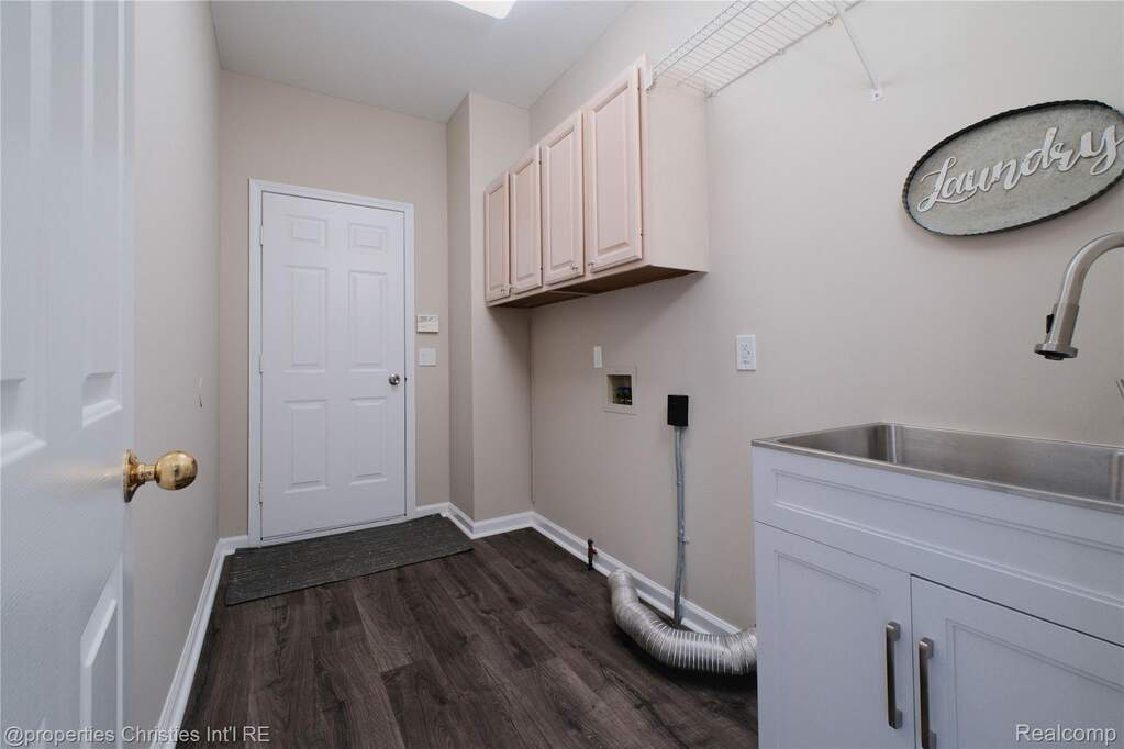 4 Bedroom Single Family Home/House's Image 20
