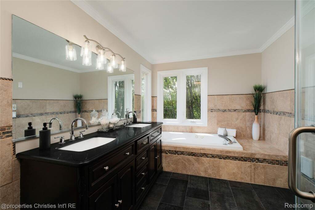 4 Bedroom Single Family Home/House's Image 25