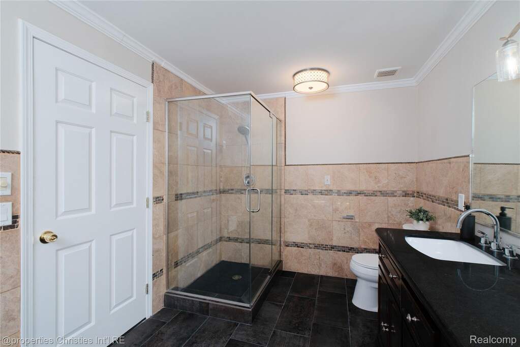 4 Bedroom Single Family Home/House's Image 26