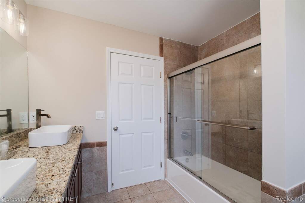 4 Bedroom Single Family Home/House's Image 33