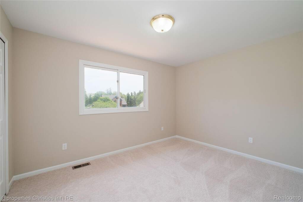 4 Bedroom Single Family Home/House's Image 34
