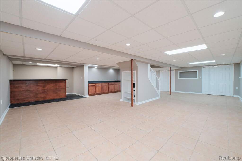 4 Bedroom Single Family Home/House's Image 38
