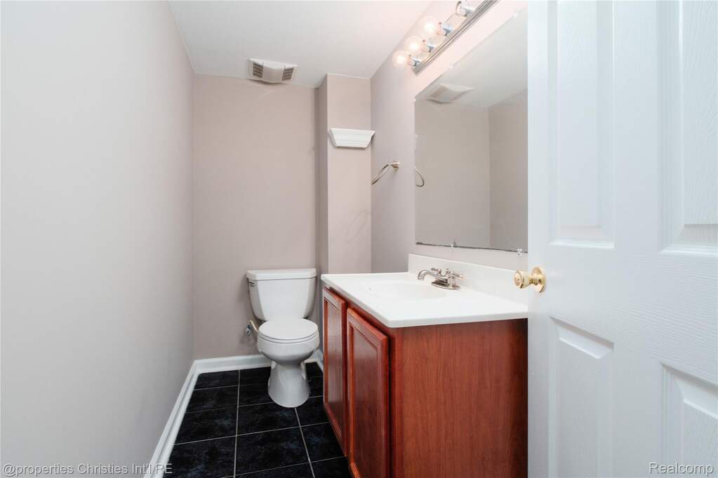 4 Bedroom Single Family Home/House's Image 40