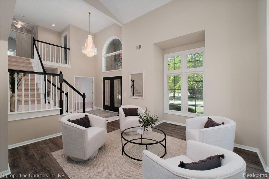 4 Bedroom Single Family Home/House's Image 3