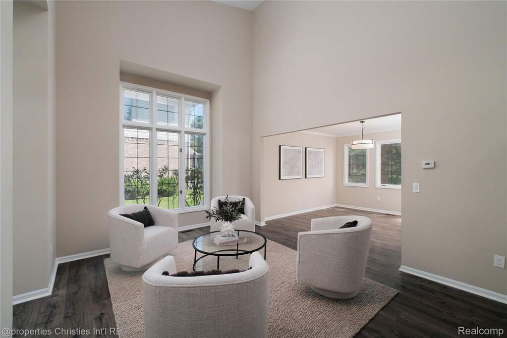 4 Bedroom Single Family Home/House's Image 4