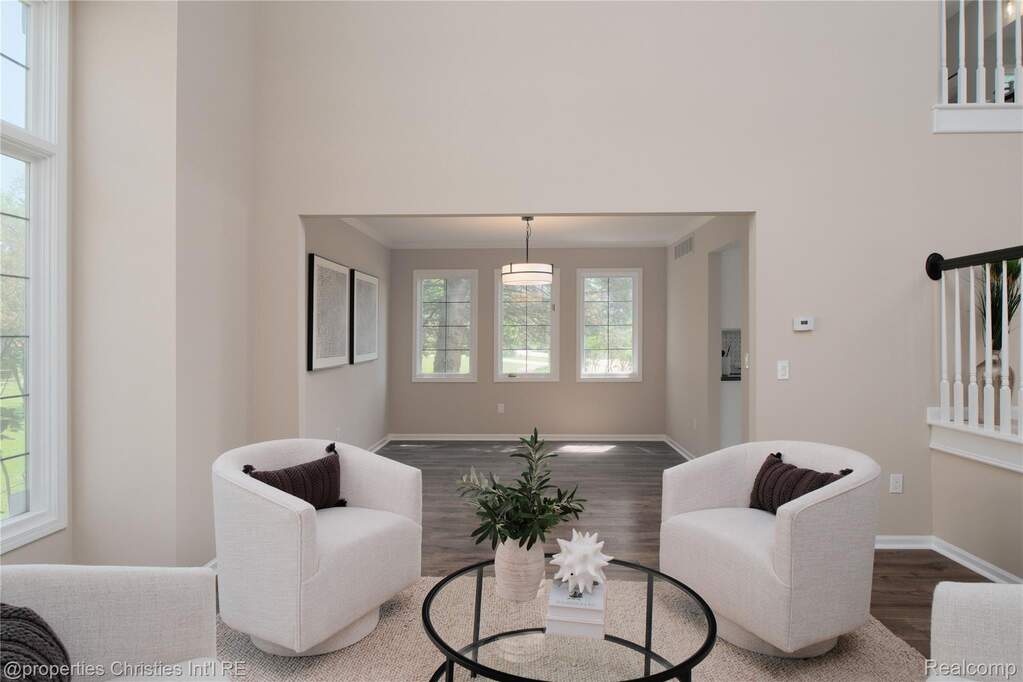 4 Bedroom Single Family Home/House's Image 5