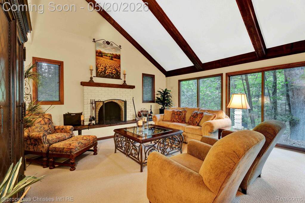 4 Bedroom Single Family Home/House's Image 8