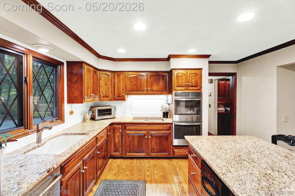4 Bedroom Single Family Home/House's Image 14