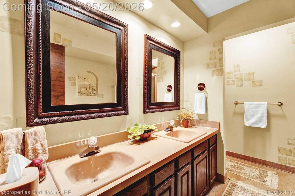 4 Bedroom Single Family Home/House's Image 35