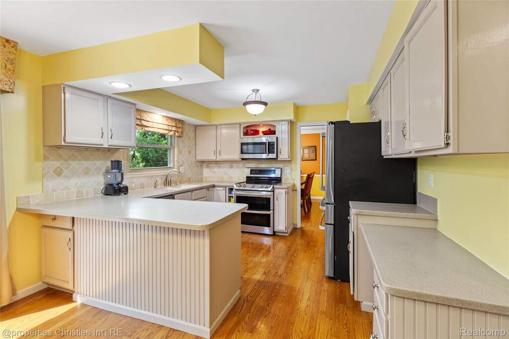4 Bedroom Single Family Home/House's Image 9