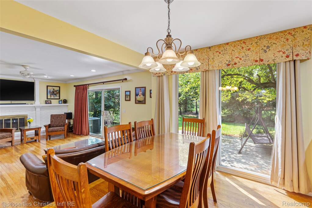 4 Bedroom Single Family Home/House's Image 10