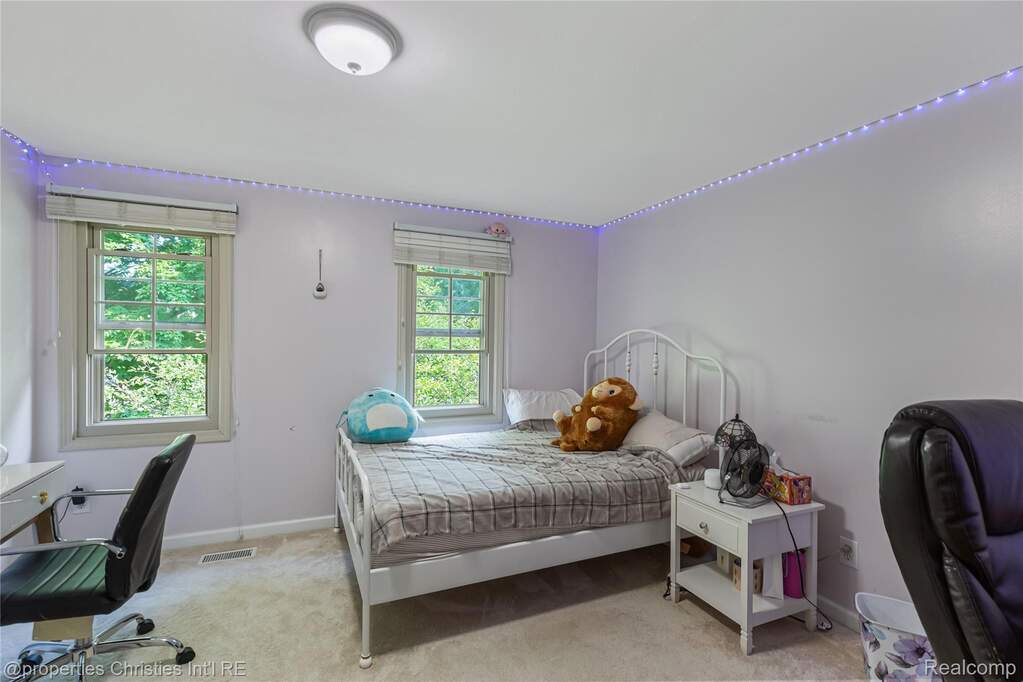 4 Bedroom Single Family Home/House's Image 16