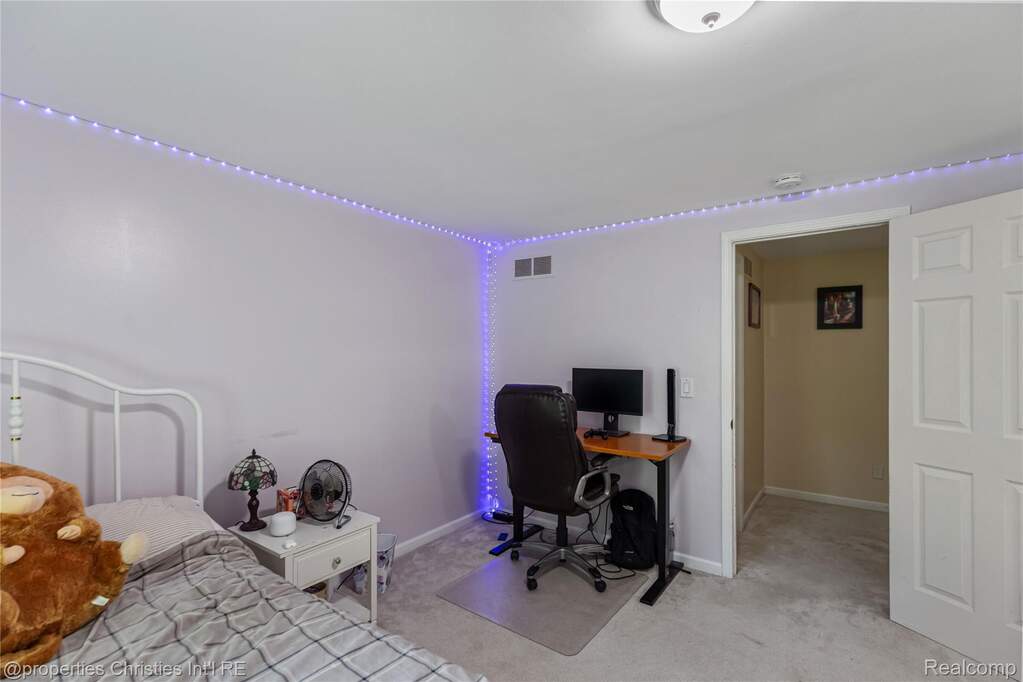 4 Bedroom Single Family Home/House's Image 17