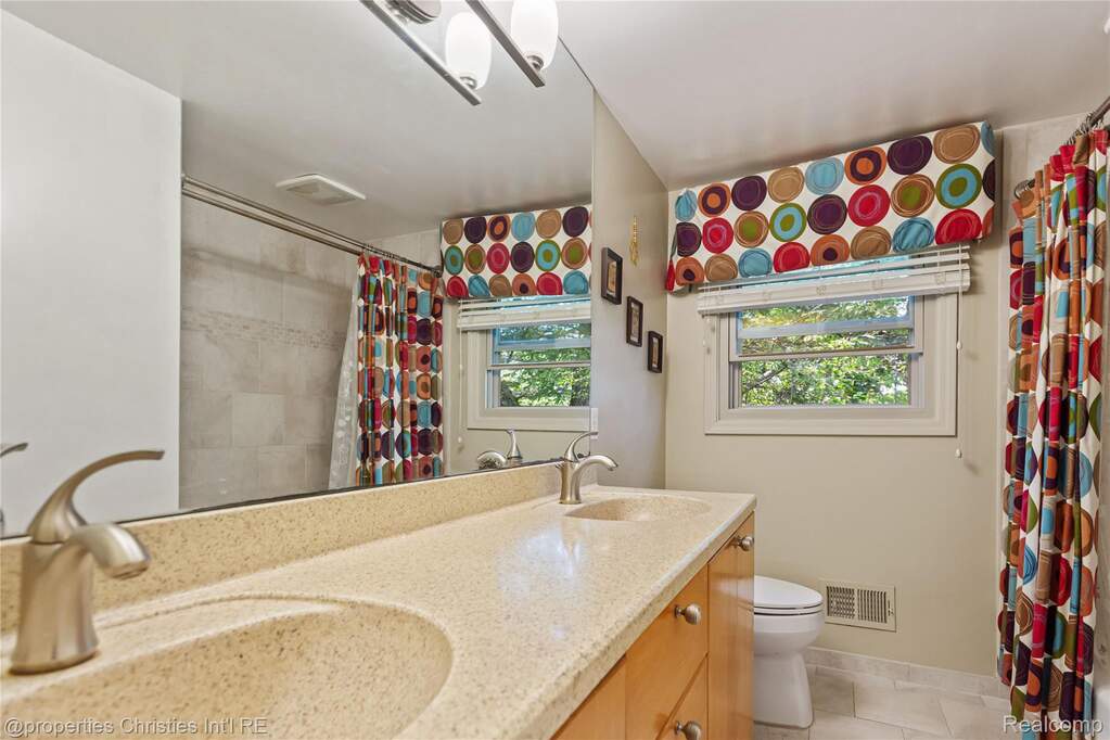 4 Bedroom Single Family Home/House's Image 20