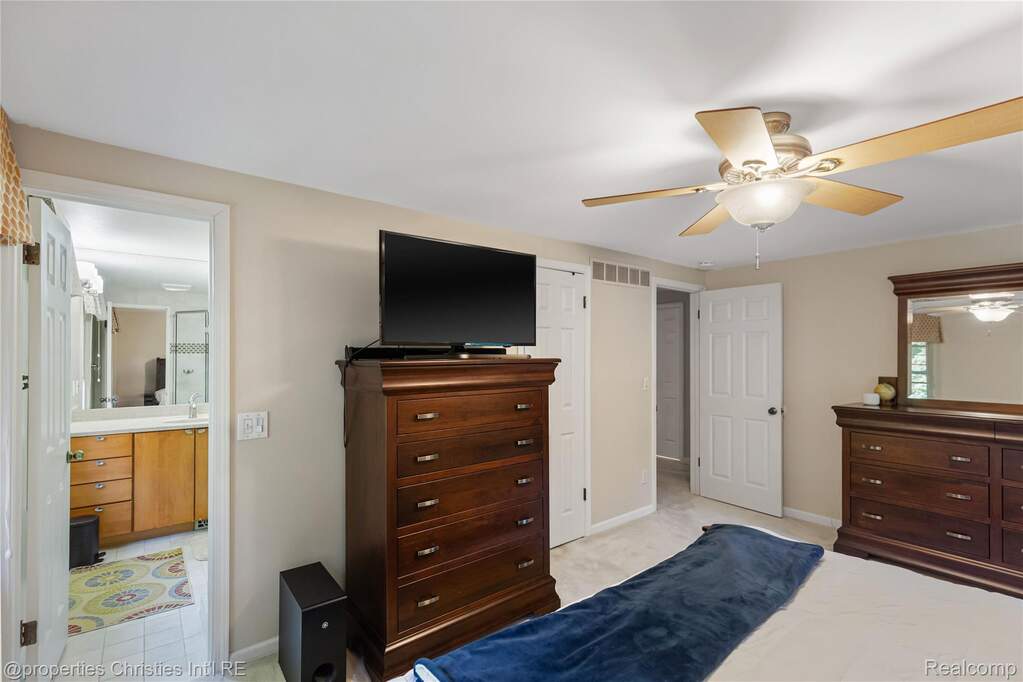 4 Bedroom Single Family Home/House's Image 24