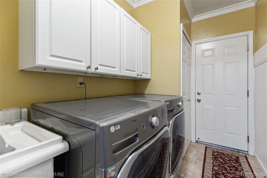 4 Bedroom Single Family Home/House's Image 25