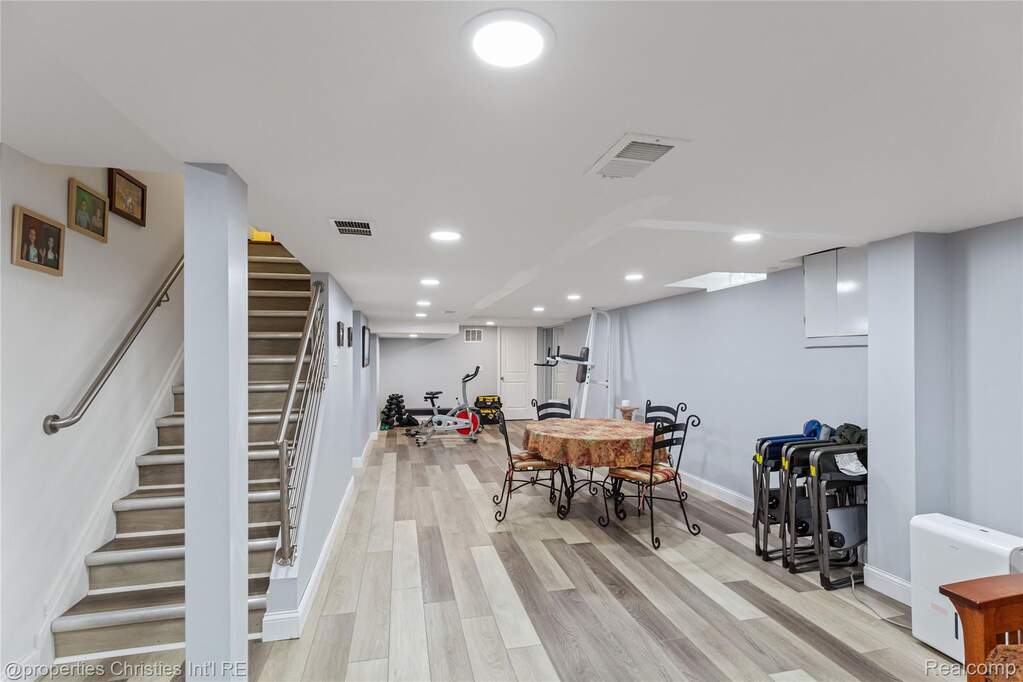 4 Bedroom Single Family Home/House's Image 29