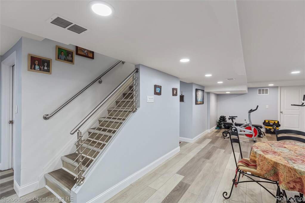 4 Bedroom Single Family Home/House's Image 30