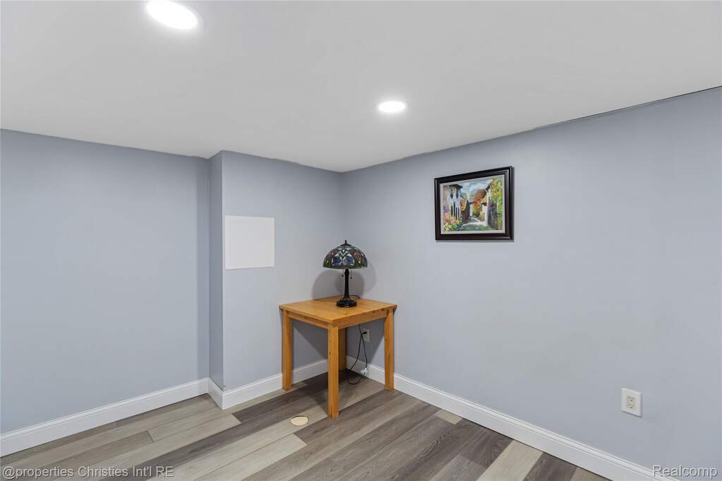 4 Bedroom Single Family Home/House's Image 32