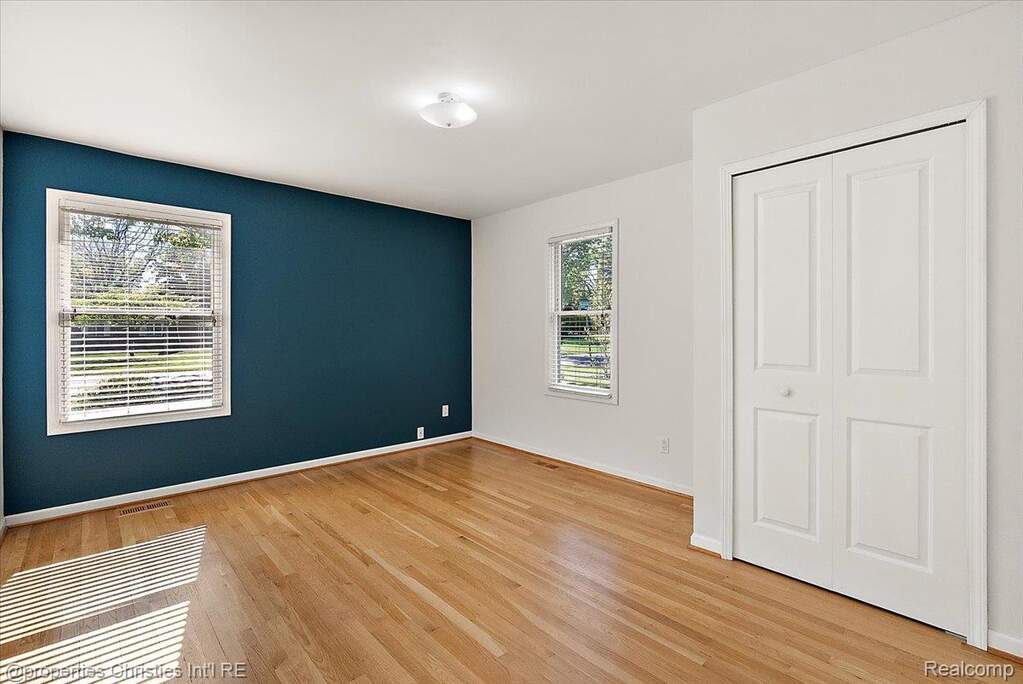 5 Bedroom Single Family Home/House's Image 14