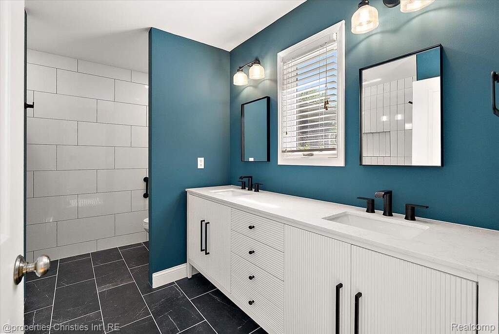 5 Bedroom Single Family Home/House's Image 18