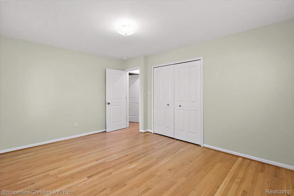 5 Bedroom Single Family Home/House's Image 30