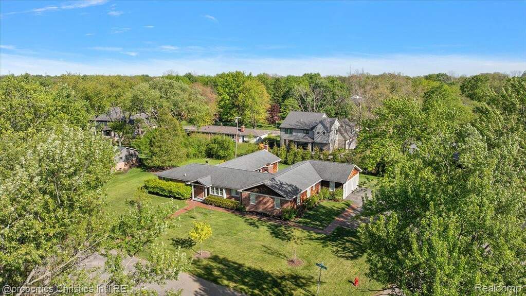 5 Bedroom Single Family Home/House's Image 49