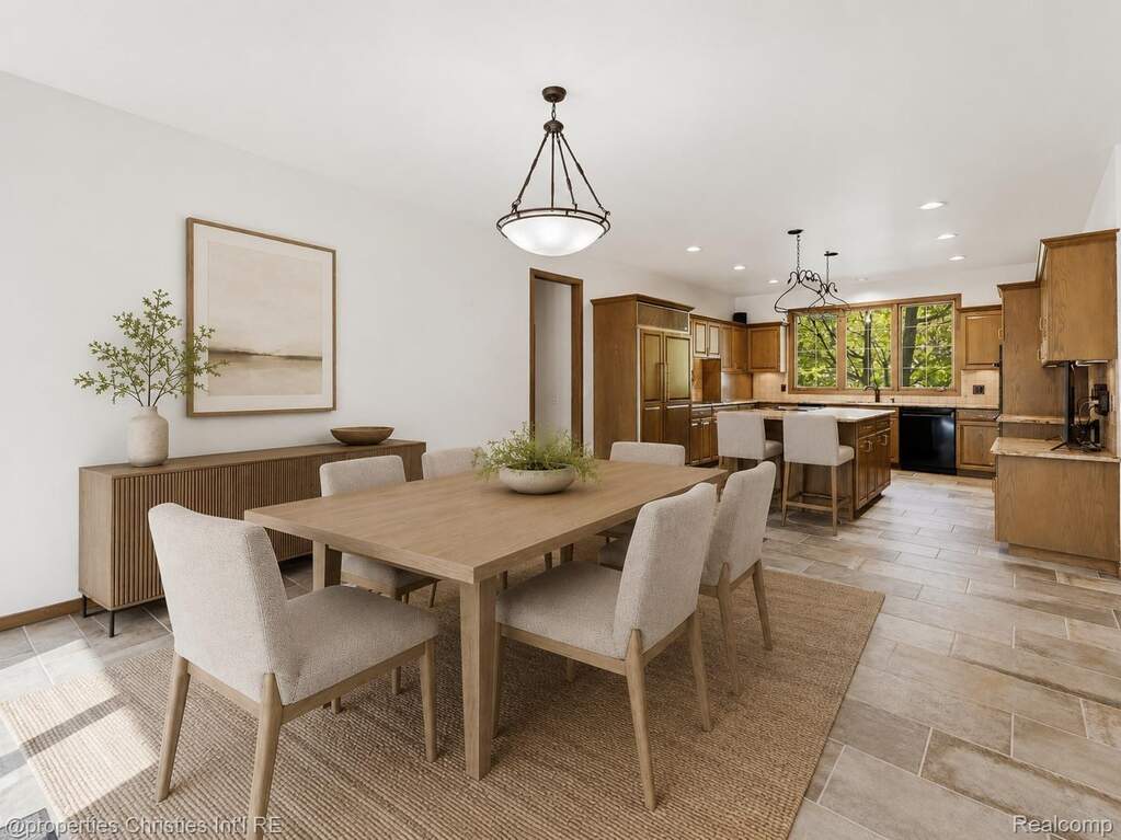 4 Bedroom Single Family Home/House's Image 10
