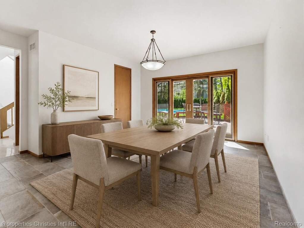 4 Bedroom Single Family Home/House's Image 11